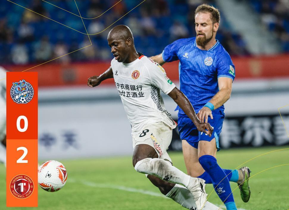 多宝网页版 -英国帆船选手亚历克斯汤姆森表演惊险特技