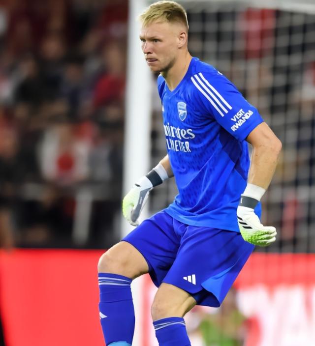 多宝娱乐平台 -法兰克福训练开放日，清晨完成体检引欢呼，荷甲在即，阵容厚度经受考验(惩戒师训练营)